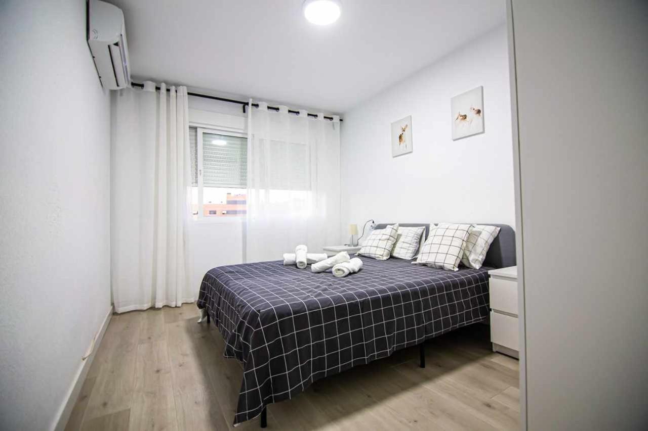 Apartamento Heroes De Sostoa Malaga Bagian luar foto