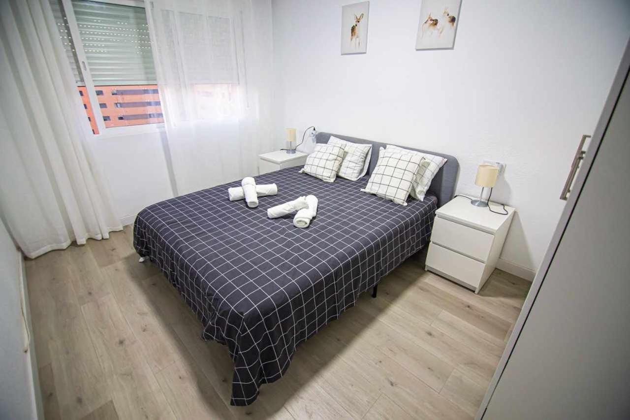 Apartamento Heroes De Sostoa Malaga Bagian luar foto